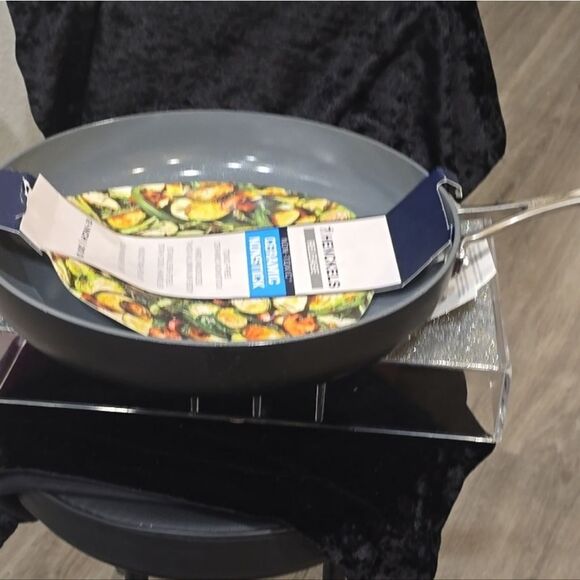 Henckels Release Ceramic Non-Stick 12" Frying Pan - Picture 8 of 8